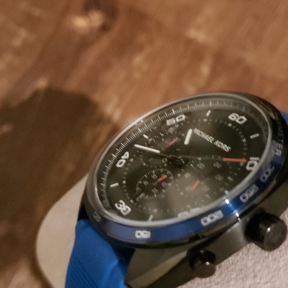 Watch - Picture 3 of 6